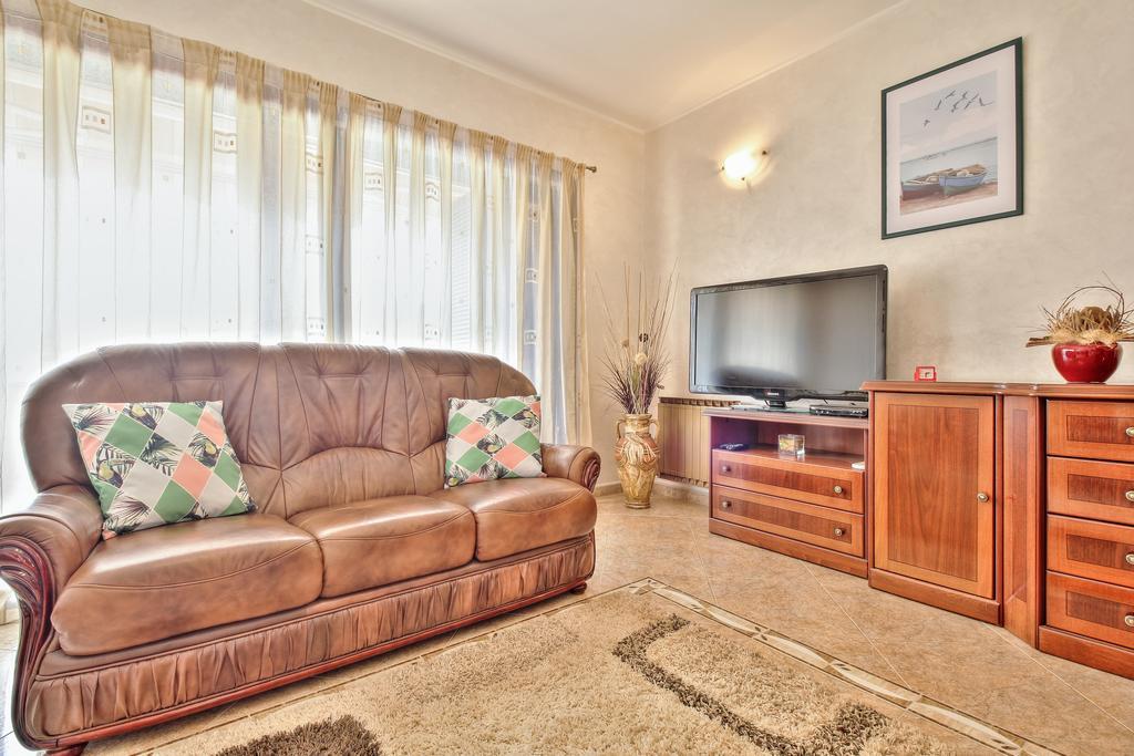 Apartment Roko *